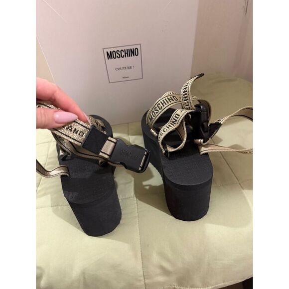 Moschino Logo Tape multi-strap sandals in black and gold - Picture 6 of 12